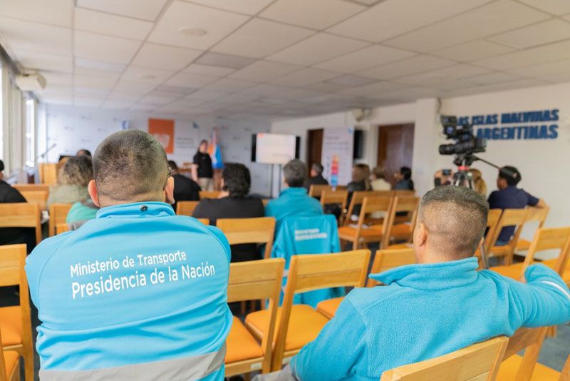 Brindaron una charla sobre sistemas de retención infantil