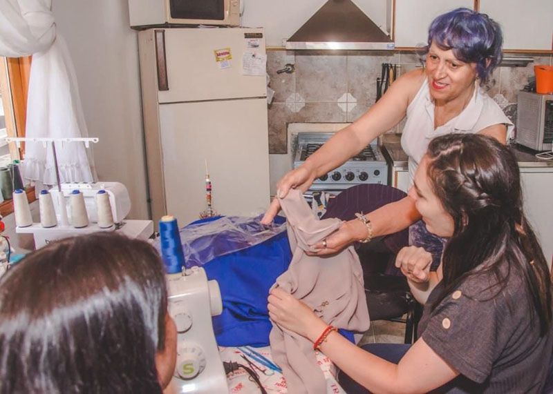 La Secretaría de la Mujer visitó a emprendedoras textiles locales
