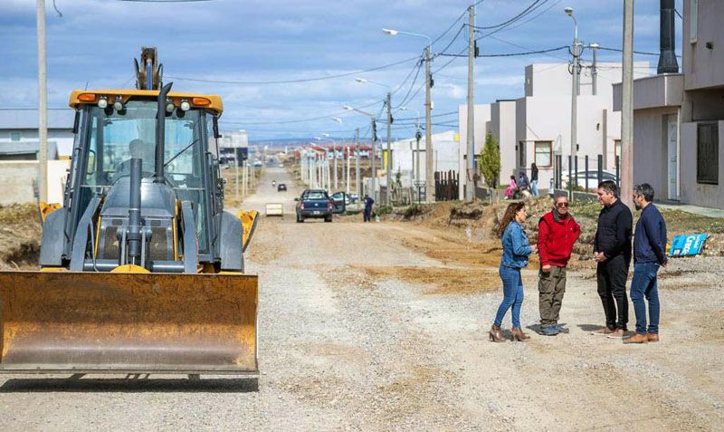 Comenzaron la pavimentación en zona del Aeropuerto