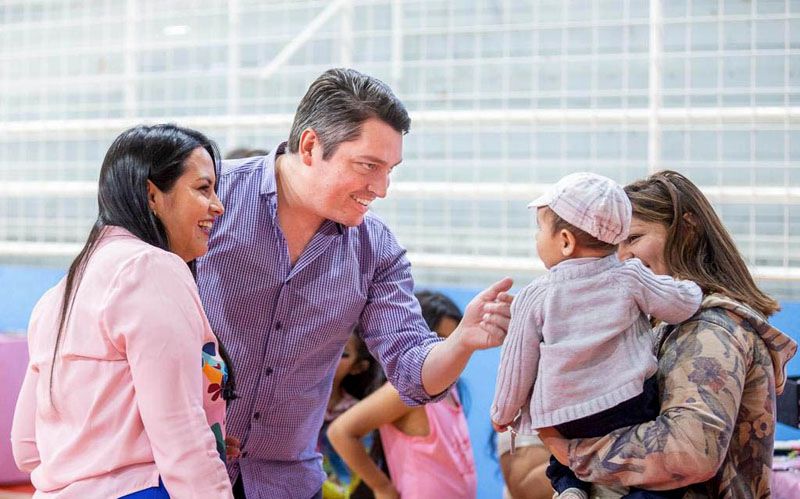 Entregan asistencia a más de 700 familias