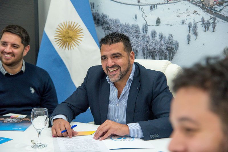 Vuoto y los gremios definieron aumento salarial 