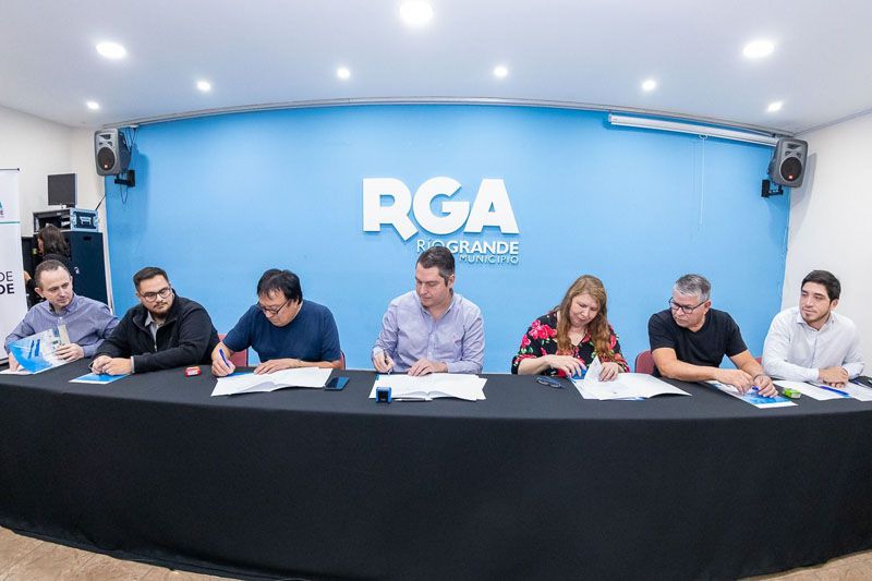 Se acordó aumento salarial del 37% al básico 