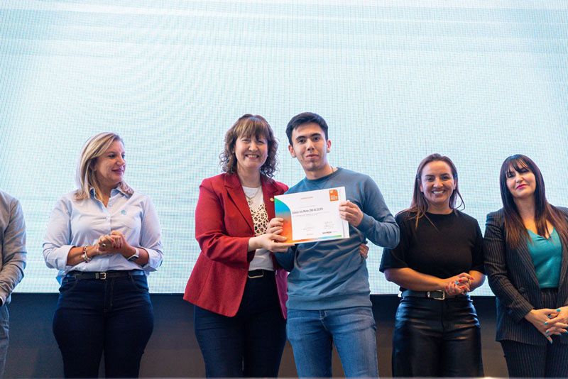 Ya se graduaron los primeros 47 jóvenes