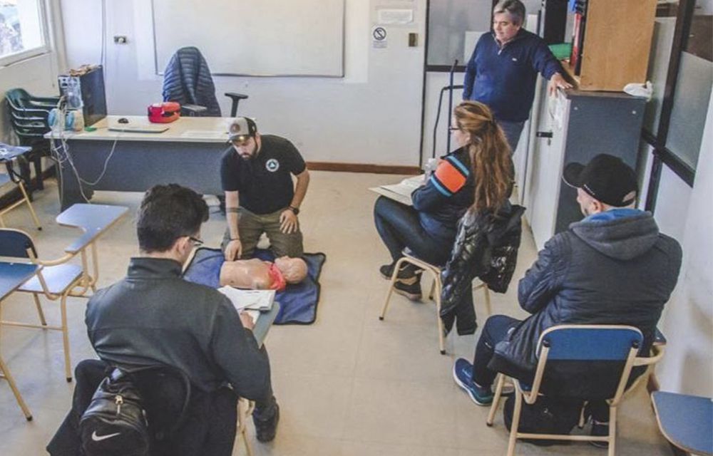 La Municipalidad dicta cursos de RCP para obtener la licencia profesional de conducir
