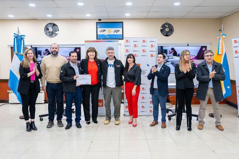 Se entregaron certificados de capacitaciones de formación laboral y Procel 