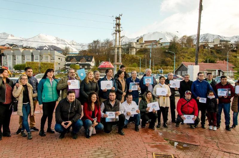 La Municipalidad de Ushuaia entregó 15 nuevas licencias de remis