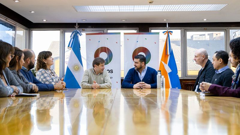 El gobernador Melella y el intendente Vuoto firmaron convenio de colaboración 