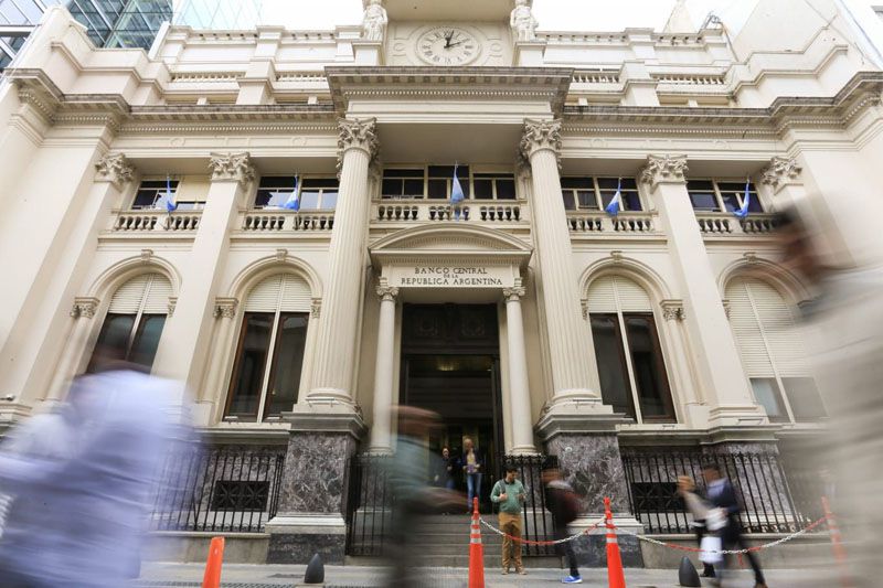 Nuevo paquete anti inflación: baja de tasas, alivio fiscal para Pymes y otro rol para el mercado central 