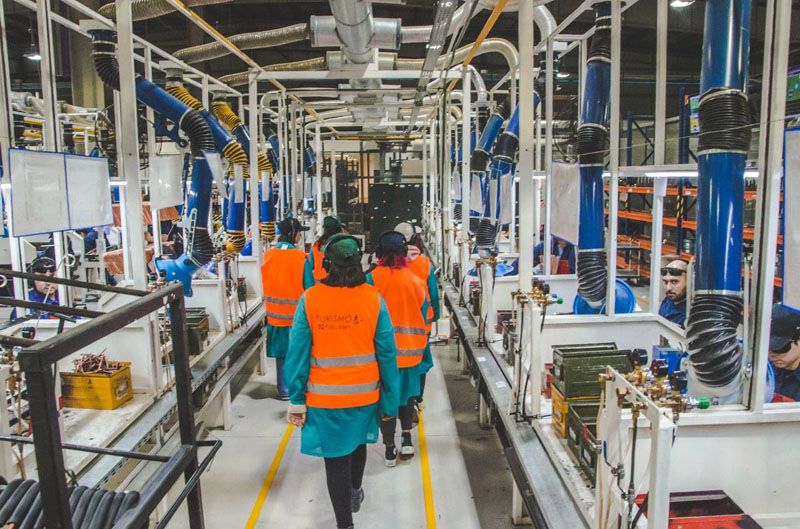 Newsan invita a turistas y estudiantes a recorrer sus plantas 