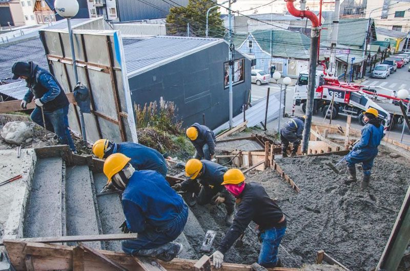 Avanza la construcción de la nueva escalera de la calle Belgrano