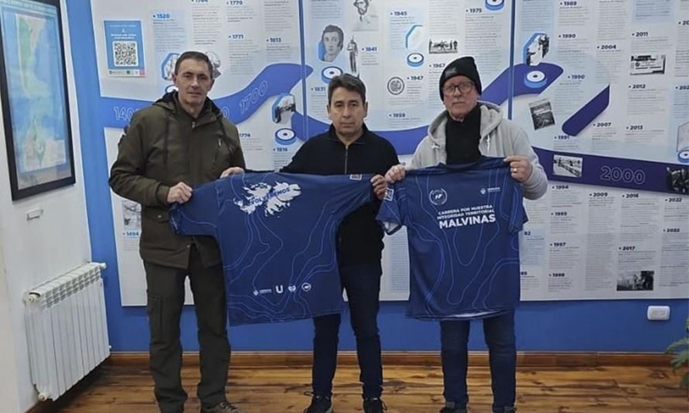 Arias recibió al escritor Carlos Alberto González