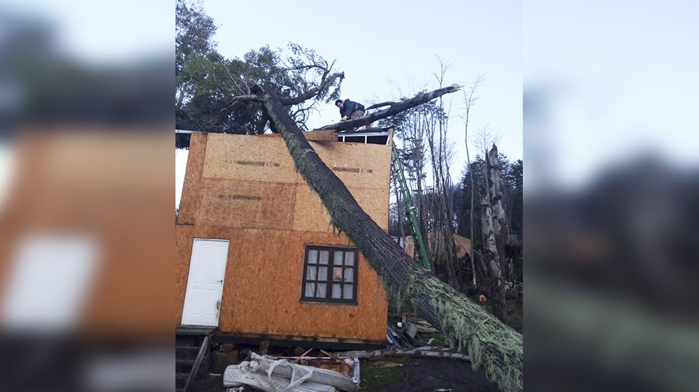 La Municipalidad asistió a familias afectadas por el temporal de viento