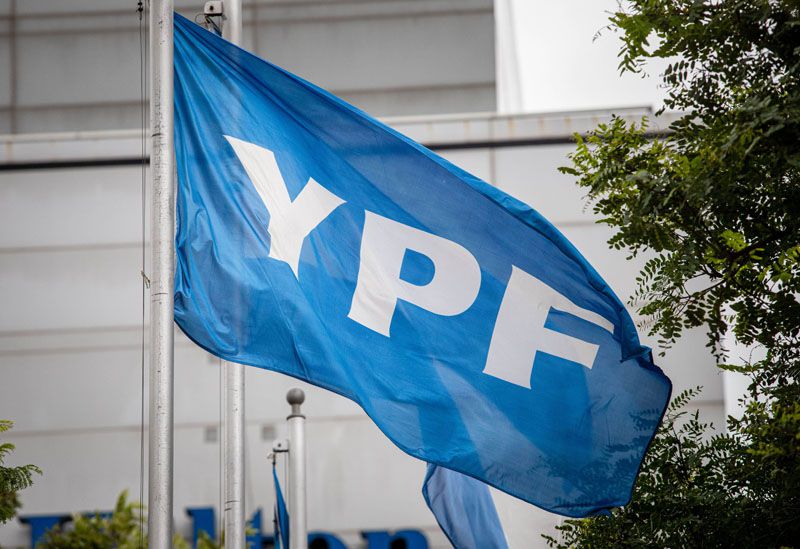 Argentina deberá pagar una suma millonaria por la expropiación de YPF  