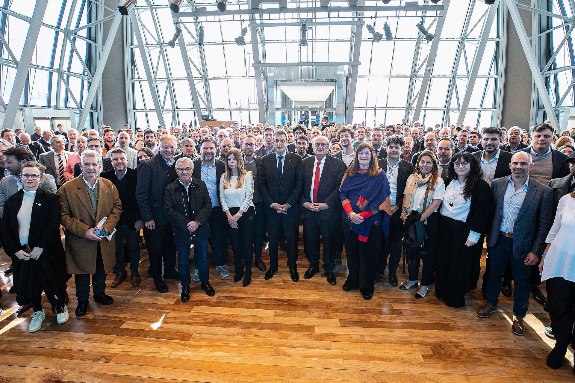 Para Massa, la Argentina podrá salir de los "shocks permanentes" potenciando las exportaciones con valor agregado