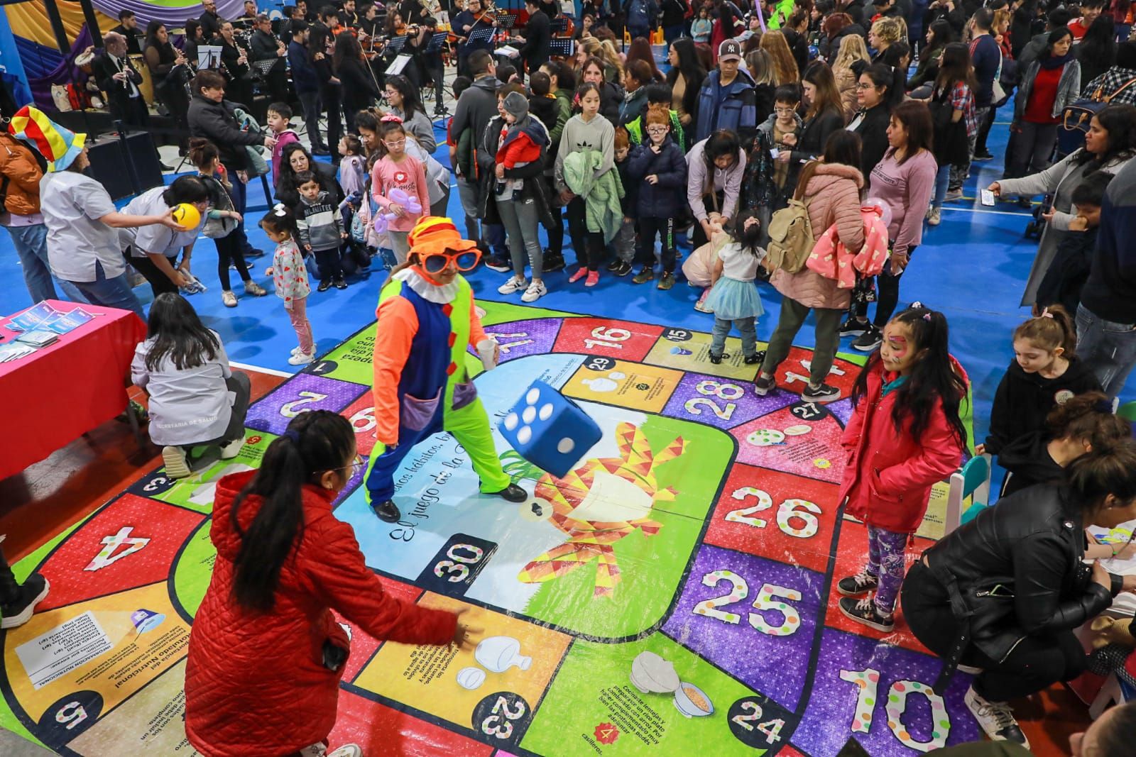 Cientos de niños y niñas disfrutaron de la gran kermesse