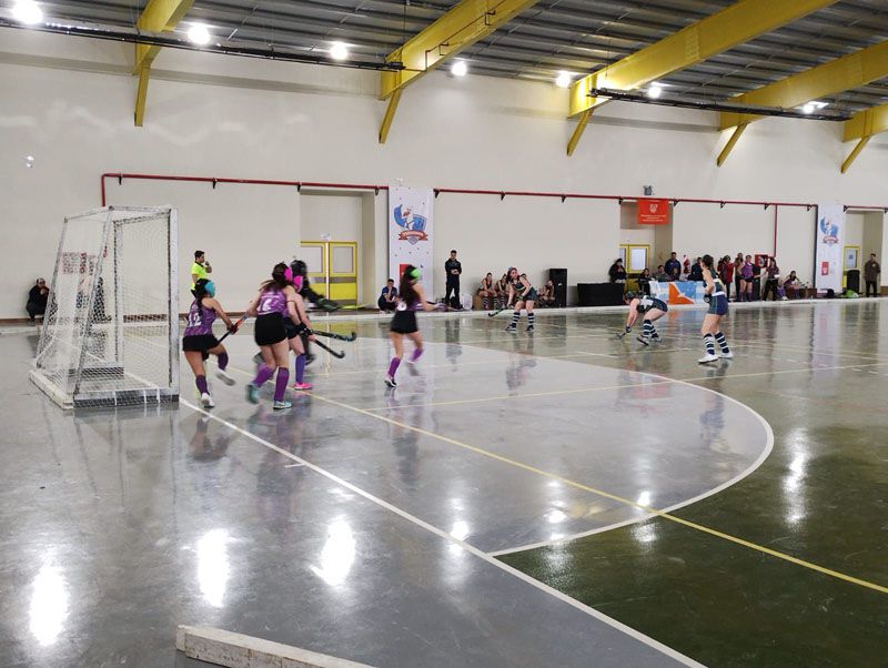 Uaken Hockey vino por todo y se lo llevó