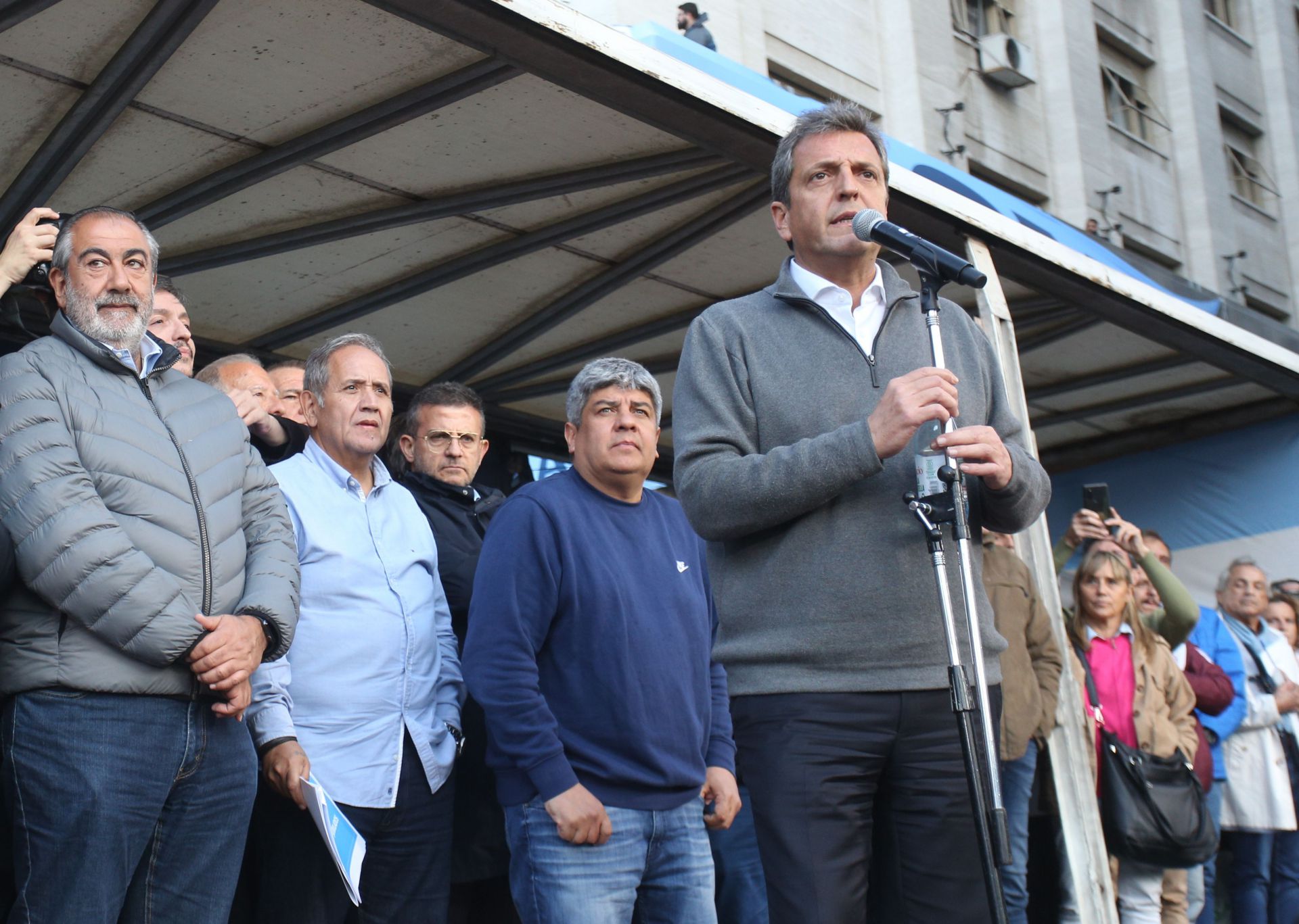 Massa anunció que llevará a 1,77 millones de pesos el mínimo para pagar ganancias 