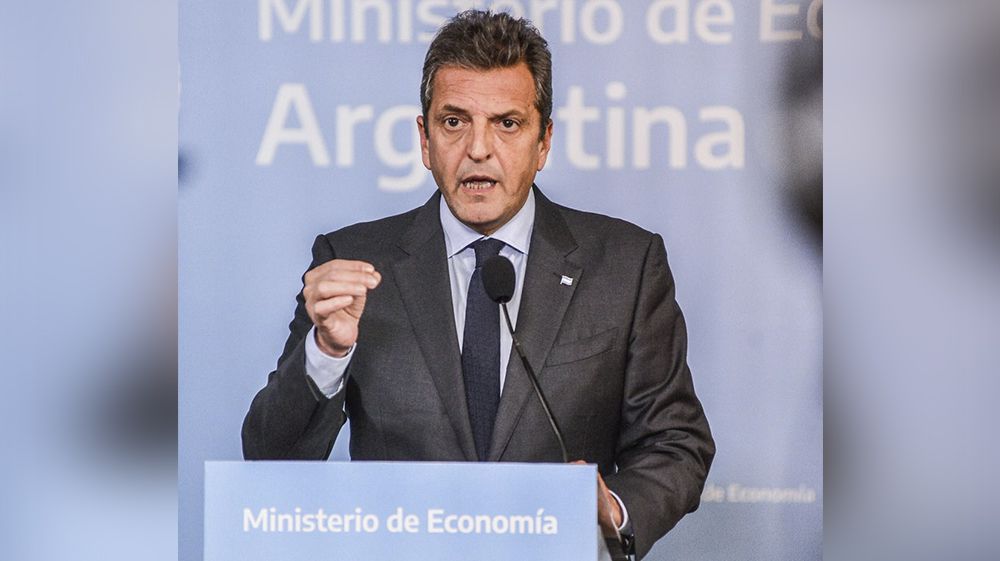 Massa anunció que devolverán el IVA en la compra de alimentos a jubilados, monotributistas y trabajadores 