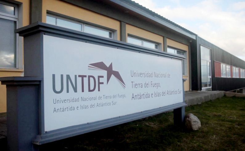 Baja tasa de graduación ostenta la UNTDF