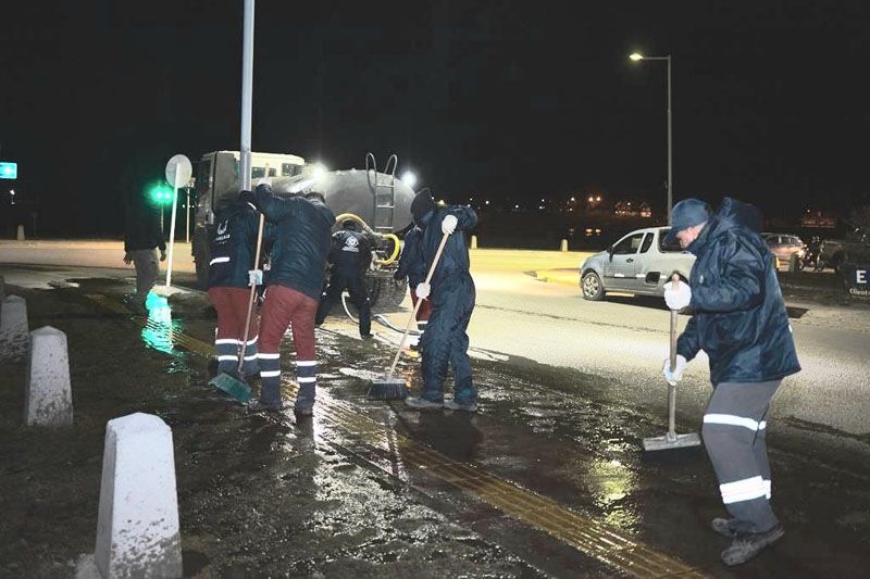 Cuadrillas municipales realizan trabajos de limpieza nocturna