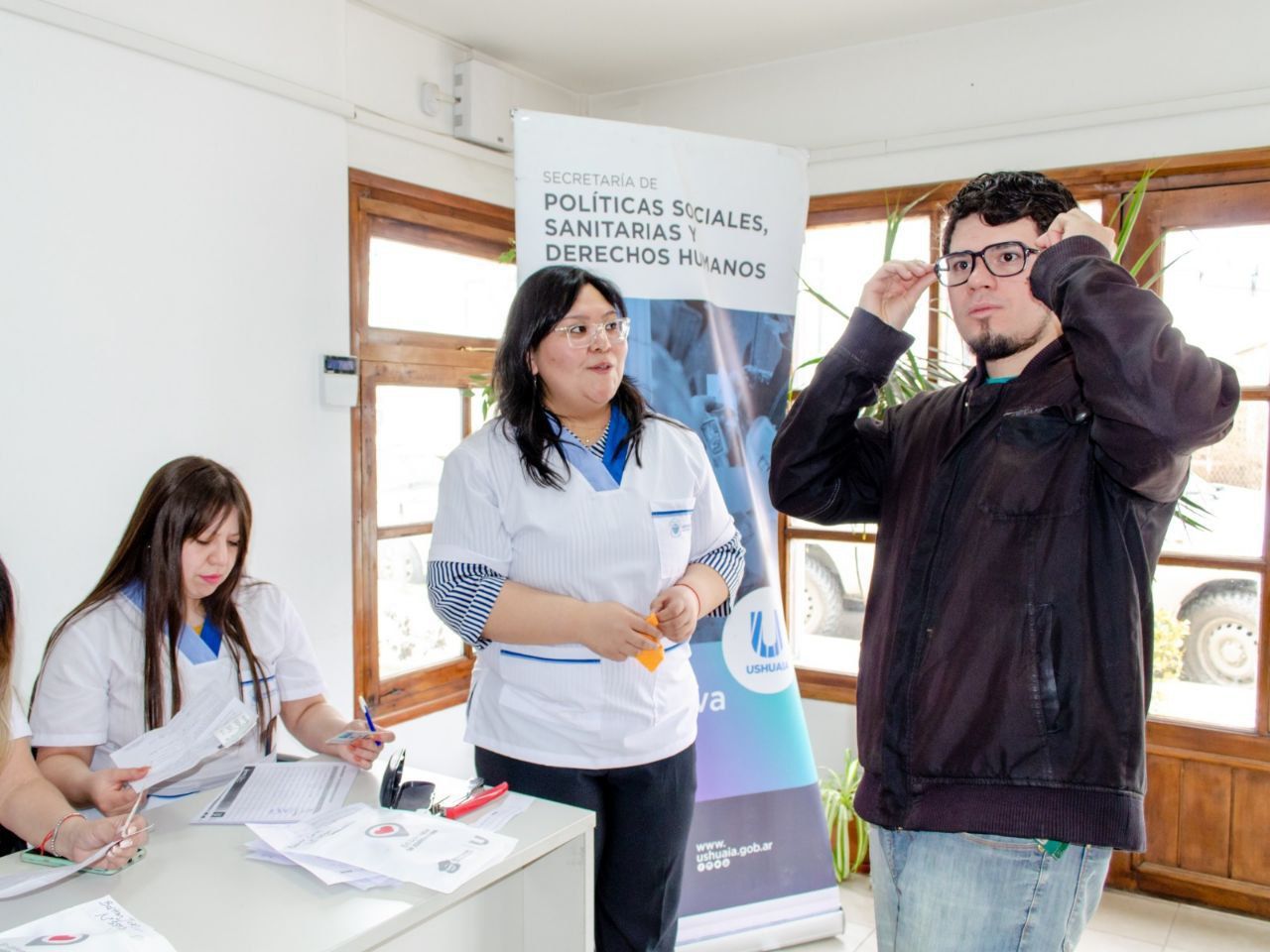 El equipo de Salud municipal entregó más de 70 pares de anteojos recetados