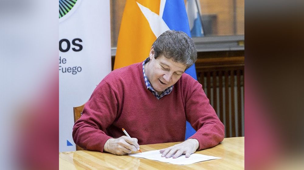 El Gobernador cobra menos del 40% de su remuneración