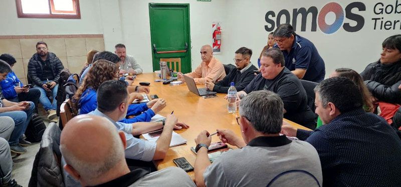 Gobierno mejoró la oferta pero los gremios la rechazaron