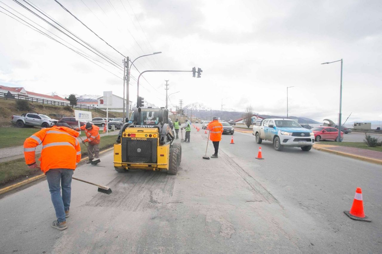 Comenzaron los trabajos de reparación en avenida Maipú