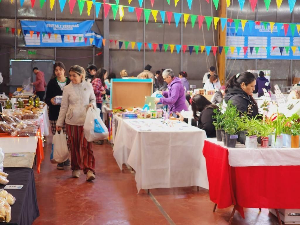 La Expo de Economía Social reunió a más de 100 emprendedores locales