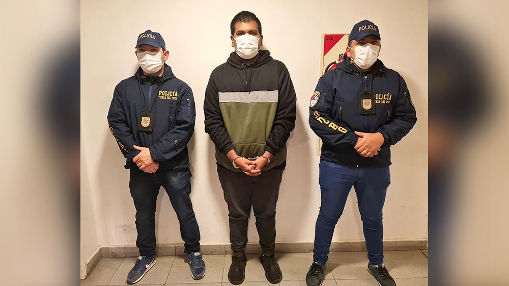 Policía acusado por estafas se negó a declarar