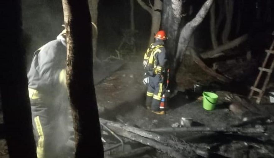 Se produjo un incendio en el barrio Las Raíces