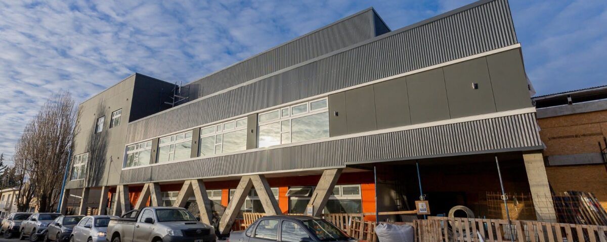 Castillo informó los avances de la obra del Centro de Rehabilitación