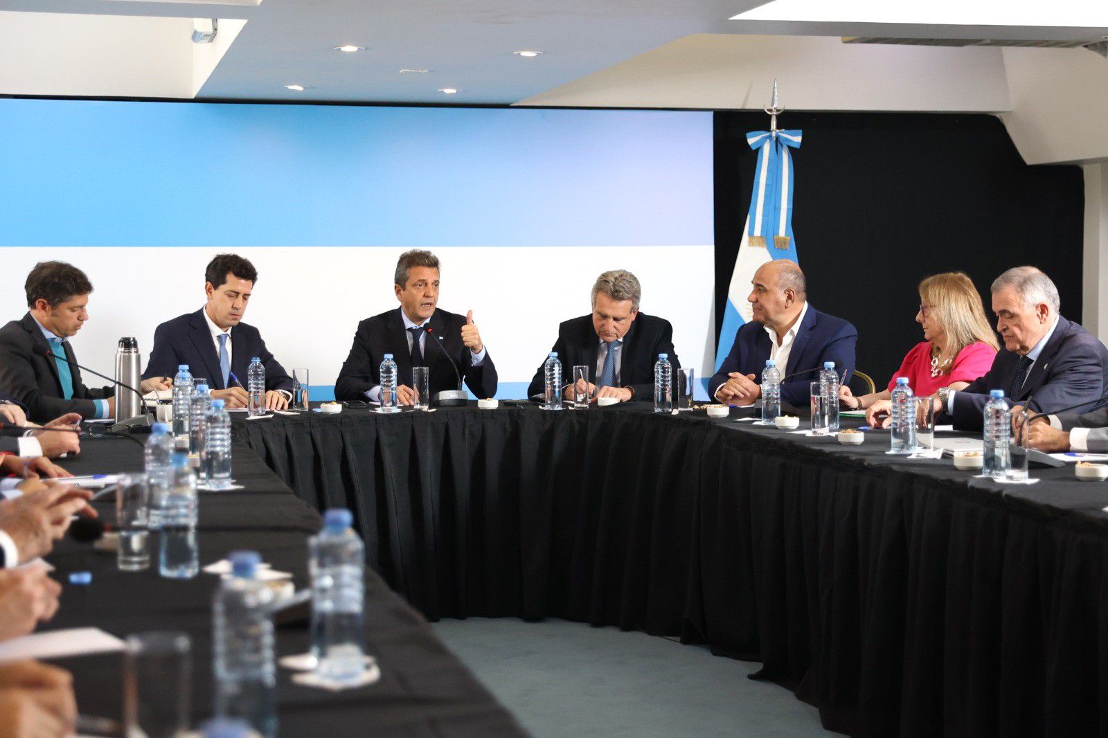 Gobernadores de 19 provincias respaldan a Sergio Massa 