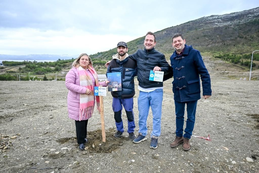 La Municipalidad entregó decretos de preadjudicación a trabajadores del CADIC