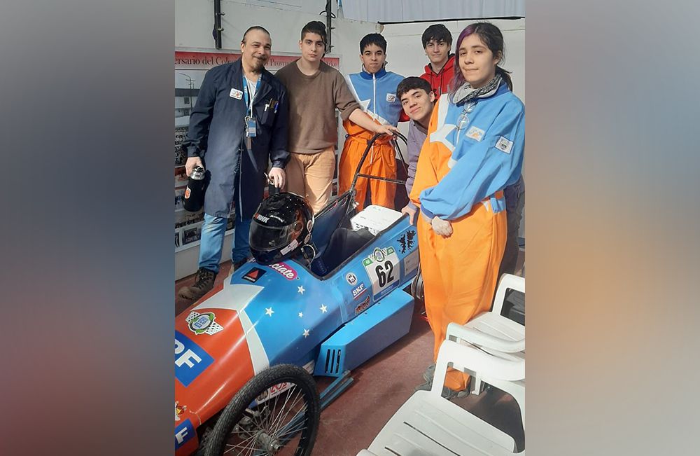 Estudiantes fueguinos partieron rumbo al Gran Desafío Eco YPF