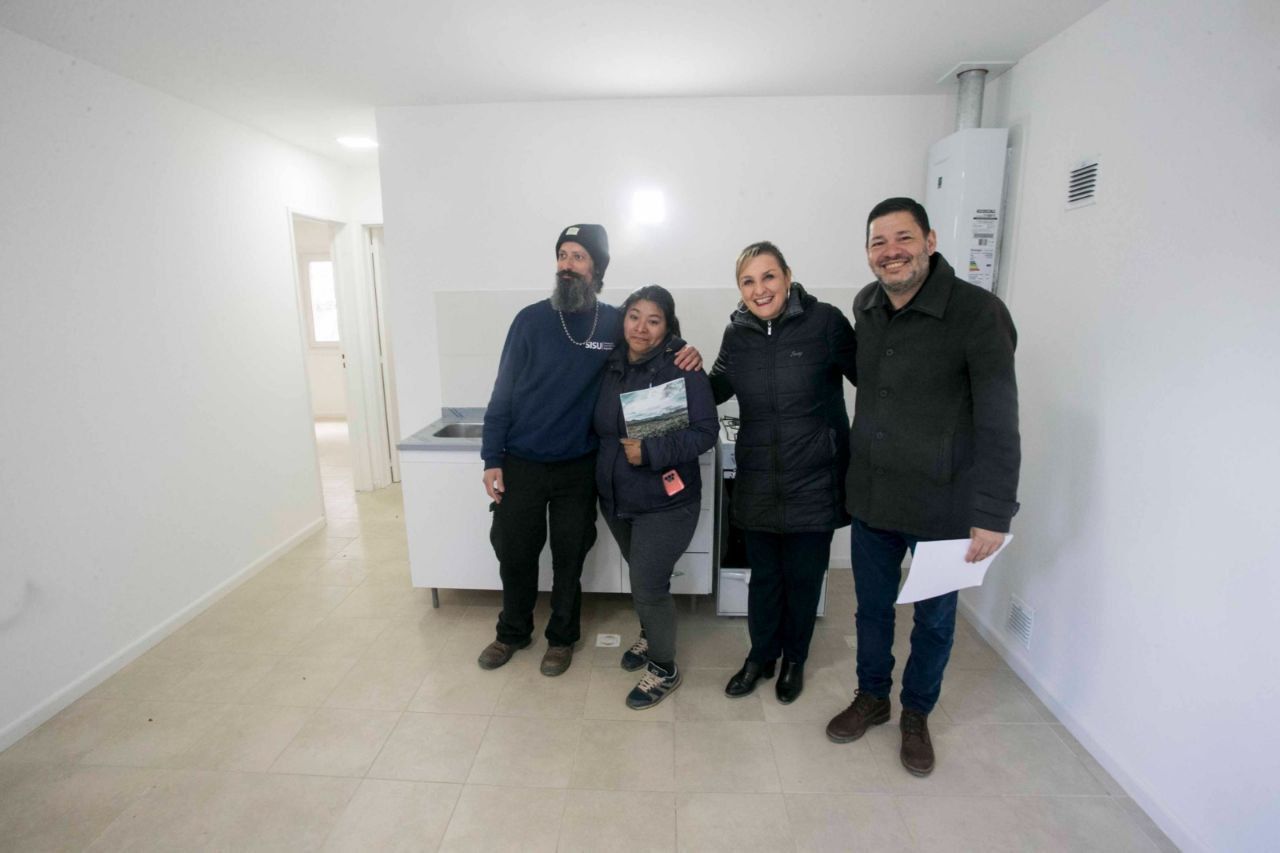 La Municipalidad de Ushuaia entregó viviendas a vecinos del K y D