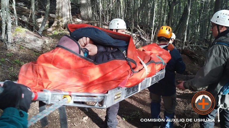 Asistieron a una turista lesionada en el Glaciar Vinciguerra