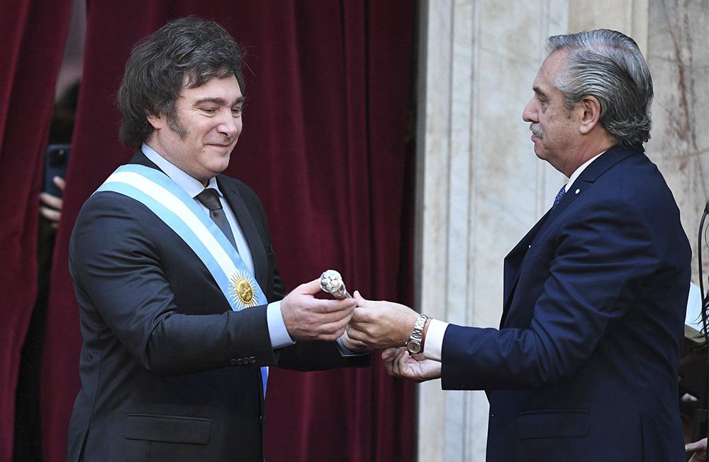 Milei asumió como Presidente y adelantó medidas de ajuste y shock