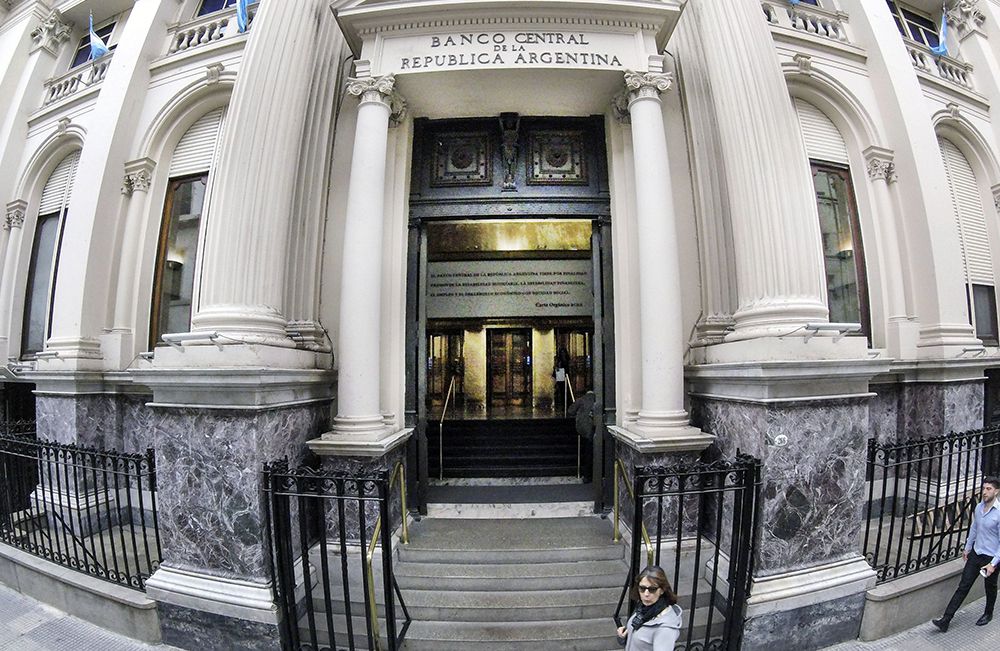 El Banco Central elevó el Dólar Oficial a $438