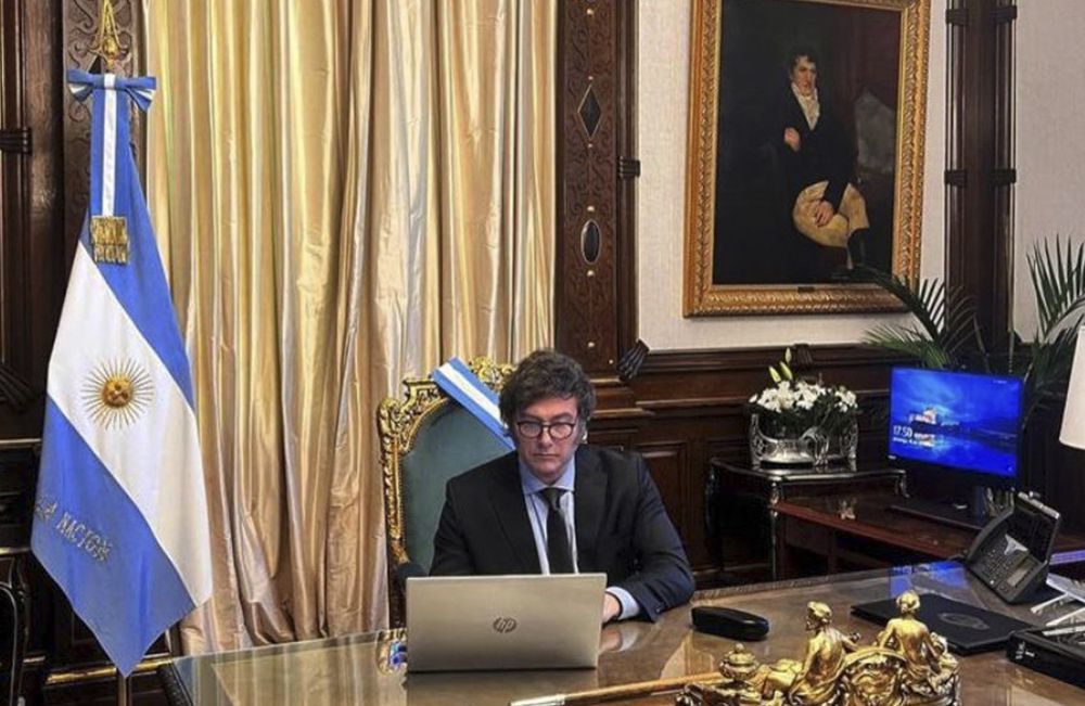 Milei recibe a los gobernadores y negocia apoyo legislativo