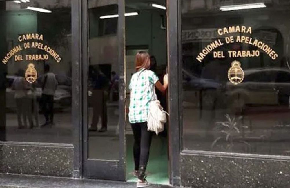 La cautelar contra el DNU abre un camino impensado en la faz laboral 