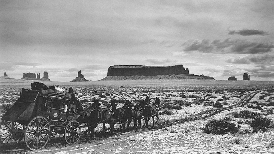 Dan cuenta del transporte en una diligencia típica del Far West 