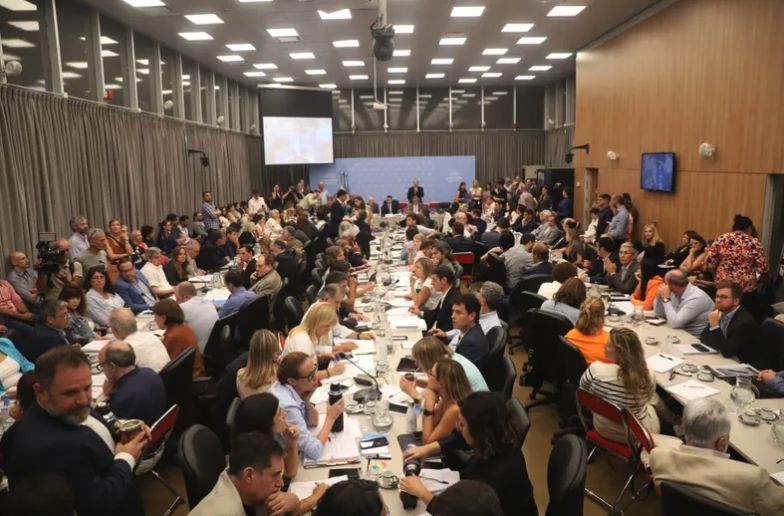 Yutrovic se quejó del poco tiempo para debatir la Ley Ómnibus y el DNU