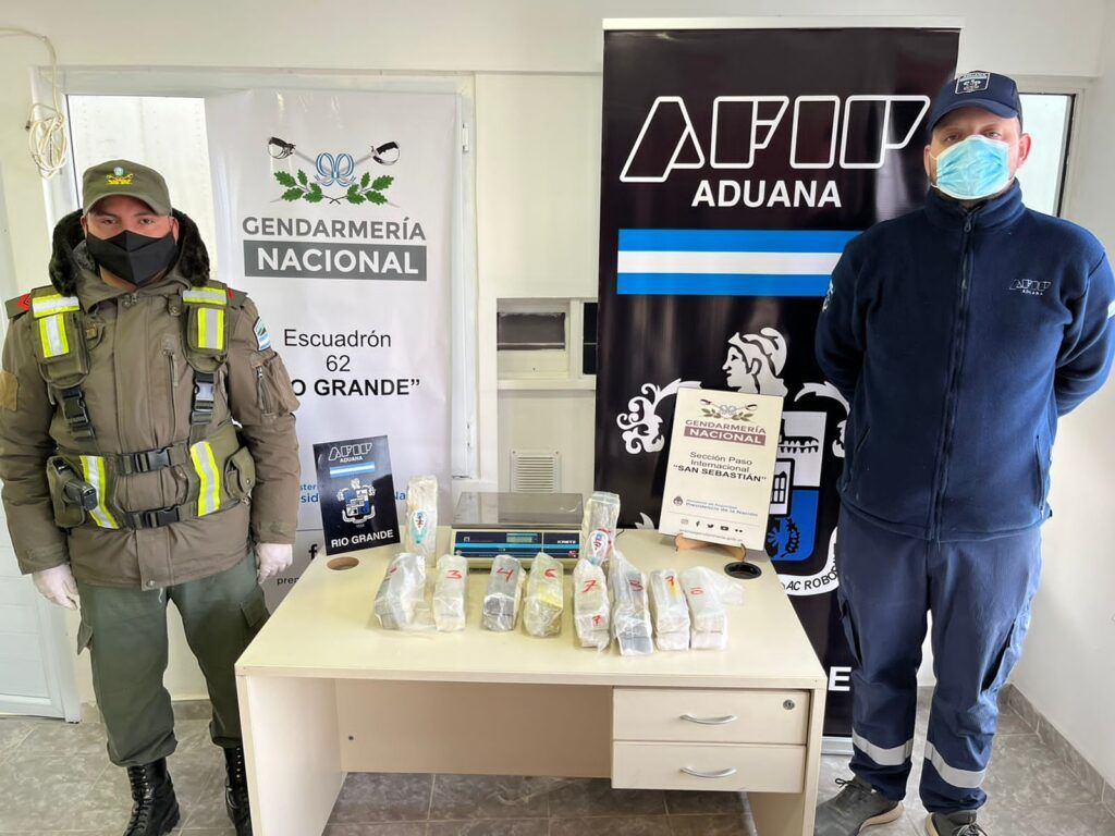 La jueza Federal procesó al dominicano sorprendido con 3 kg de cocaína