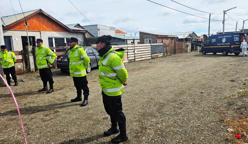 El fiscal acusó de coautores a dos mayores y a la adolescente