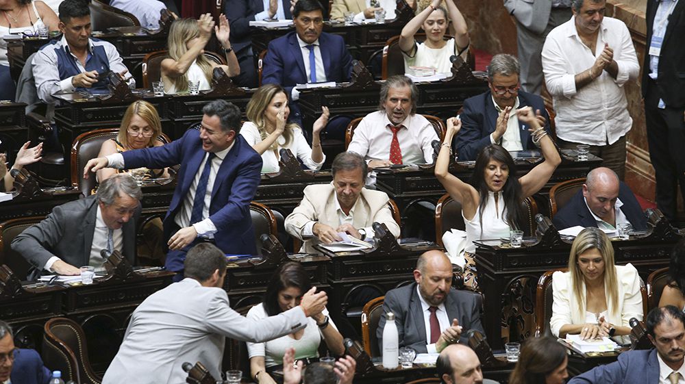 El Gobierno congela la Ley Ómnibus y apuesta a que los gobernadores paguen los costos