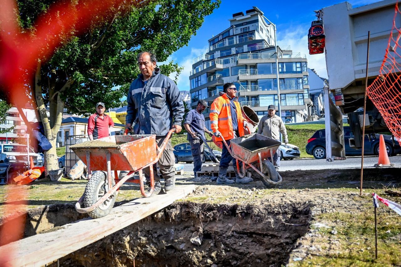 Comenzó la obra de instalación del cartel representativo de la Antártida Argentina