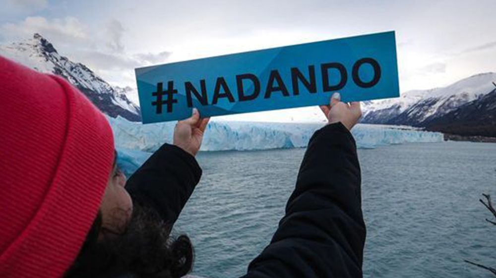 Nadadores internacionales desafían las heladas aguas del Canal Beagle