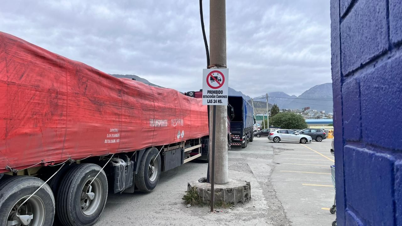 La Sociedad de los Carteles Muertos: Un retrato irónico de nuestra anomia