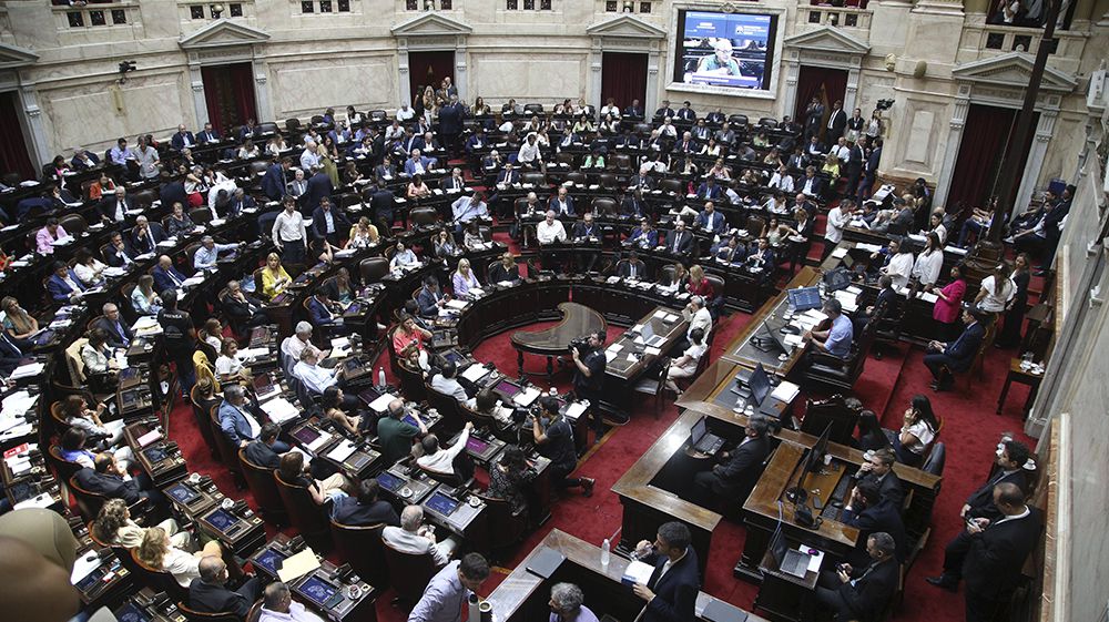 El oficialismo convocó a la comisión bicameral y comienza el debate por el DNU en el Congreso